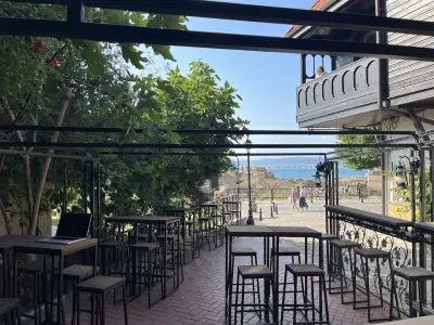 Bar Balkon: Specialty coffee and Cocktails