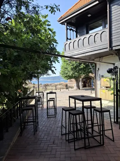 Bar Balkon: Specialty coffee and Cocktails