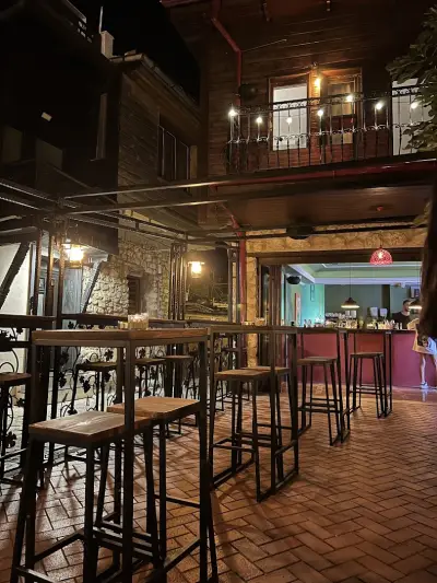 Bar Balkon: Specialty coffee and Cocktails