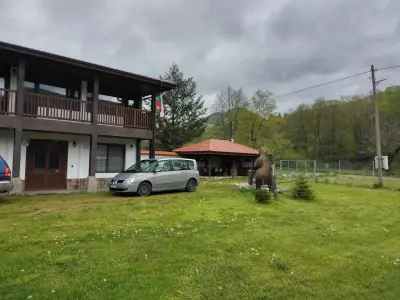Белите Къщи