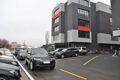 Автокъща Sity S8 Auto