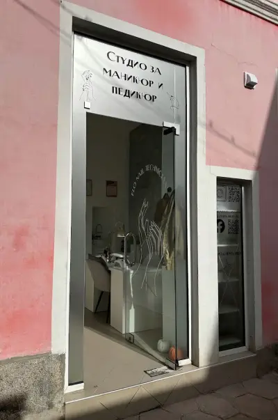 Flo Nail Technician