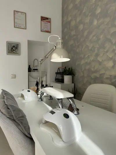 Flo Nail Technician