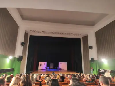 Театър ,,Любомир Кабакчиев"