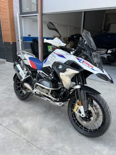 Axel Moto43