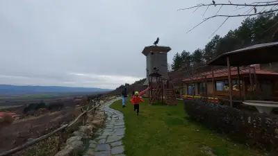Екопарк „Пеещи скали“