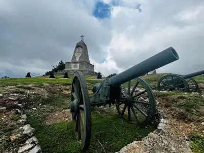 Паметник на Емануил Николаевич Мешерски