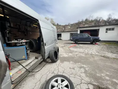 Денонощна Пътна помощ Денонощен Мобилен сервиз за гумиMobile tire service Road assistance