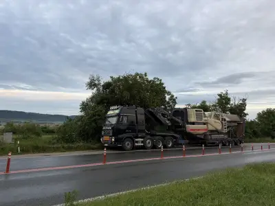 Денонощна Пътна помощ Денонощен Мобилен сервиз за гумиMobile tire service Road assistance