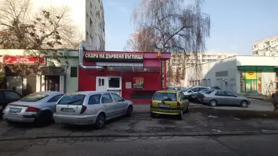 Скара на дървени въглища
