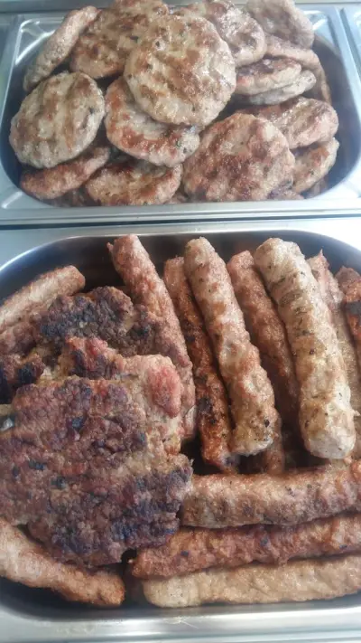 Скара на дървени въглища