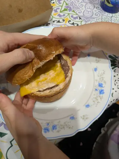 Skapto Studentski - Burgers, Beers & Buddies