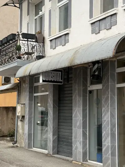 Barbershop Unusual