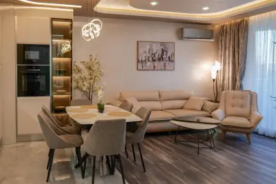 The Sunrise and the Sunset Apartment - Luxury 2BR Apartment with Mineral Pool & Parking