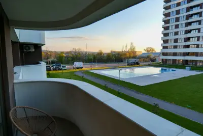The Sunrise and the Sunset Apartment - Luxury 2BR Apartment with Mineral Pool & Parking