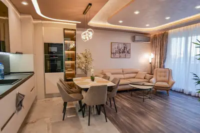 The Sunrise and the Sunset Apartment - Luxury 2BR Apartment with Mineral Pool & Parking