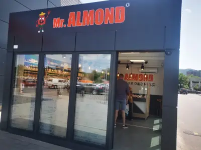 Mr. Almond - Ядки и още нещо...