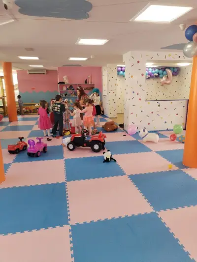 Детски Център TraLaLa Kids
