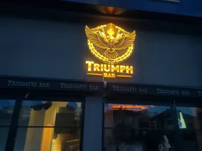 Triumph Bar