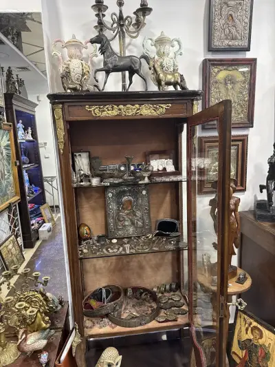ANTIQUES Антикварен магазин