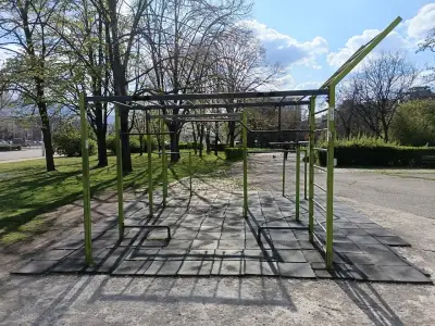 Спортна площадка „Здраве“