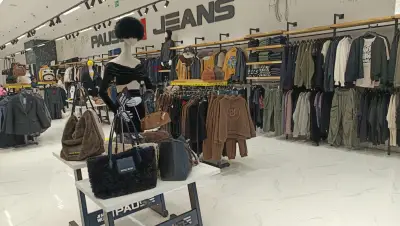 Pause Jeans & Negative Shumen
