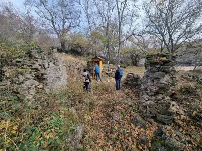 Църква Св. Параскева (руини)