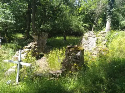 Църква Св. Параскева (руини)