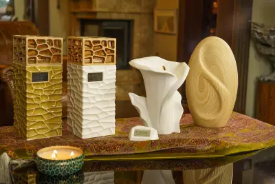 Pulvis Art Urns