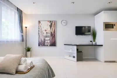 N9 Studentski Loft - Cozy Apt with Private Parking