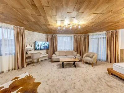 Къща за гости "Mirror Lake"