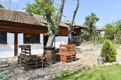 Emena Art Guesthouse