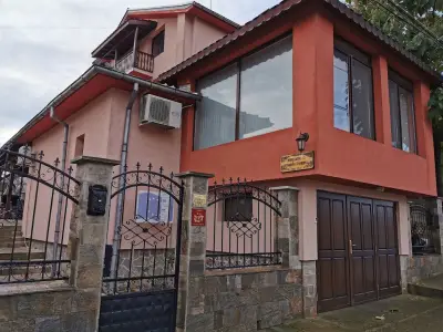 Къщата с клюкарника