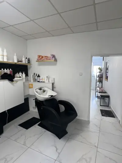 SV Hair & Beauty salon 22