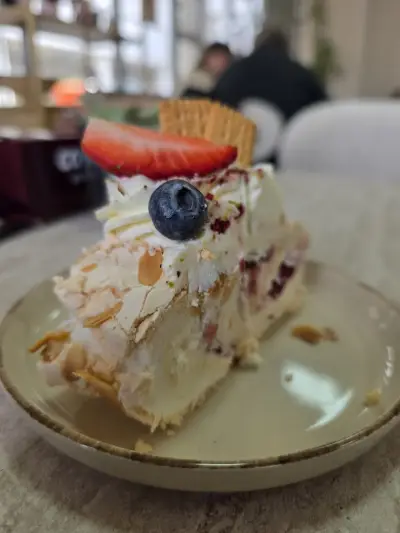 BISCOTTO coffee & cakes