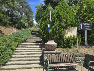 Реплика на Казанлъшка Тракийска гробница
