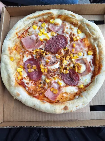 PizzaSam - УМБАЛ Канев на паркинга на хирургическия блок