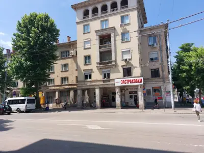 Уеб Брокер
