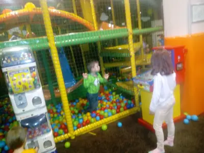 Детски Парти Център SNOOPY
