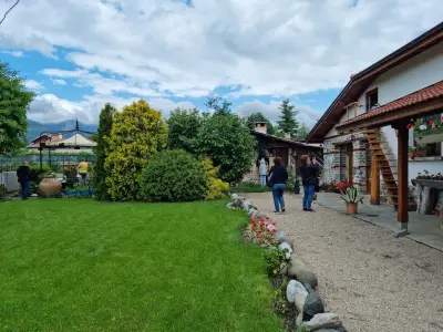 Арт Къща с голяма градина
