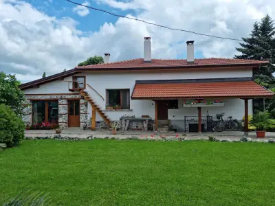 Арт Къща с голяма градина