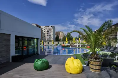 Pulse Beach West Park - басейн в Люлин, София