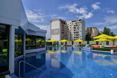 Pulse Beach West Park - басейн в Люлин, София
