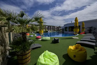 Pulse Beach West Park - басейн в Люлин, София