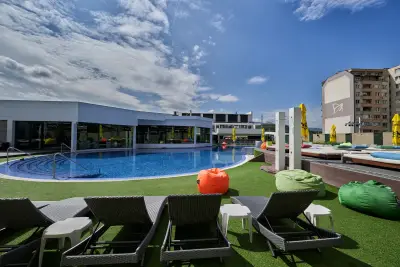 Pulse Beach West Park - басейн в Люлин, София