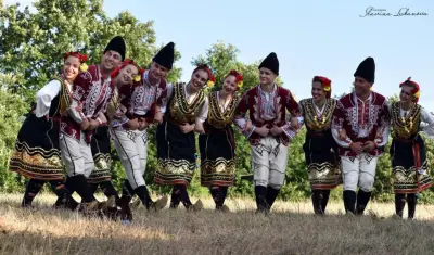 Фолклорна танцова формация Asti Dance и школи по народни танци