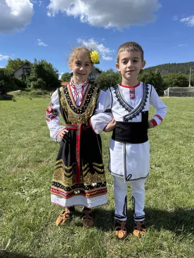 Фолклорна танцова формация Asti Dance и школи по народни танци
