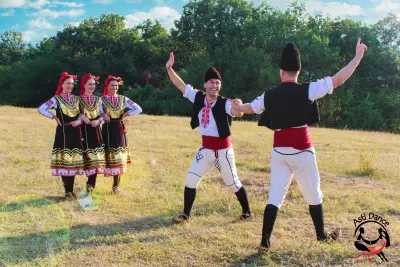 Фолклорна танцова формация Asti Dance и школи по народни танци
