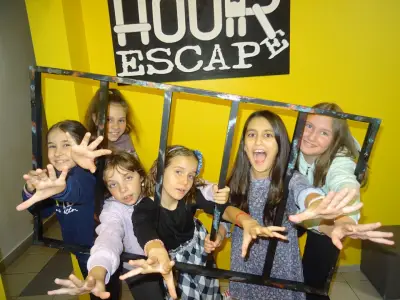 Ескейп стаи за деца на 10-13 - Hour Escape for Kids