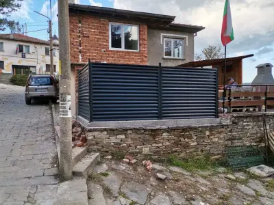 Метална ограда, щора